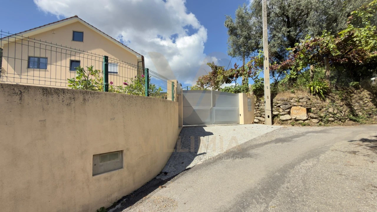 Moradia T7 para Venda em Labruja Foto 7