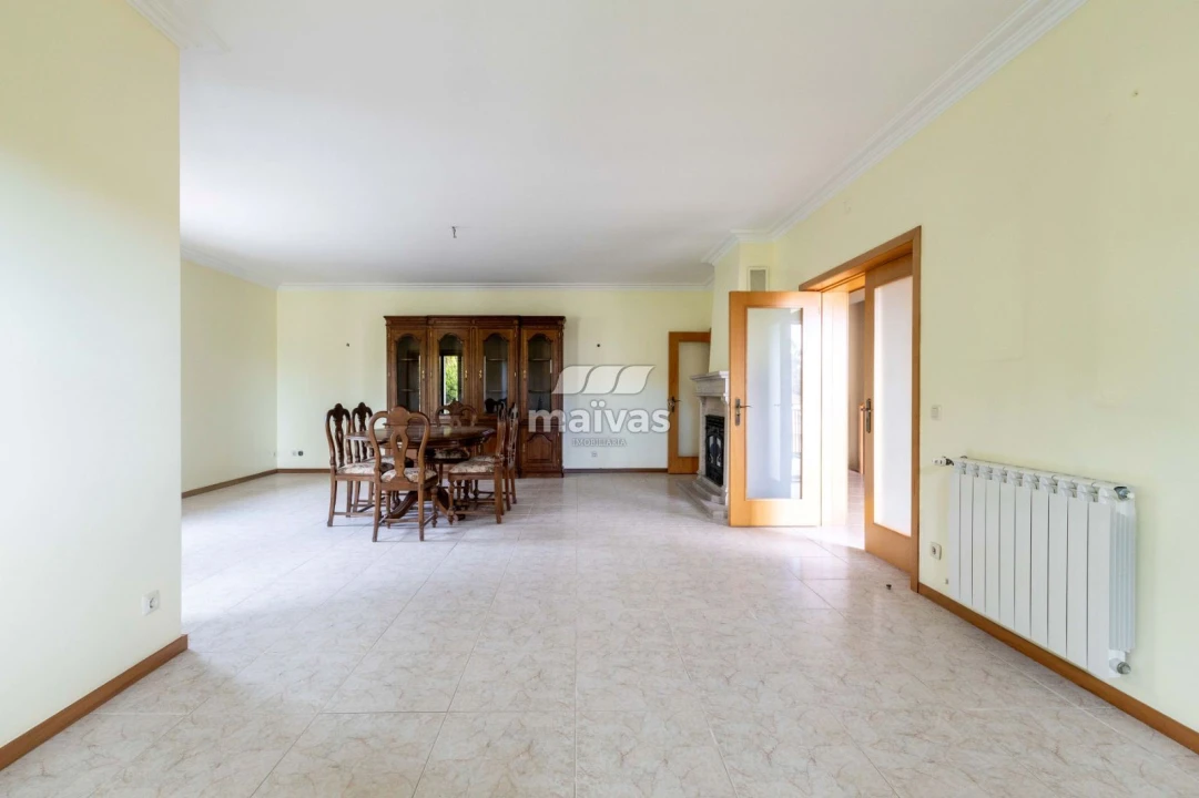 Moradia T4 para Venda em Lago Foto 6