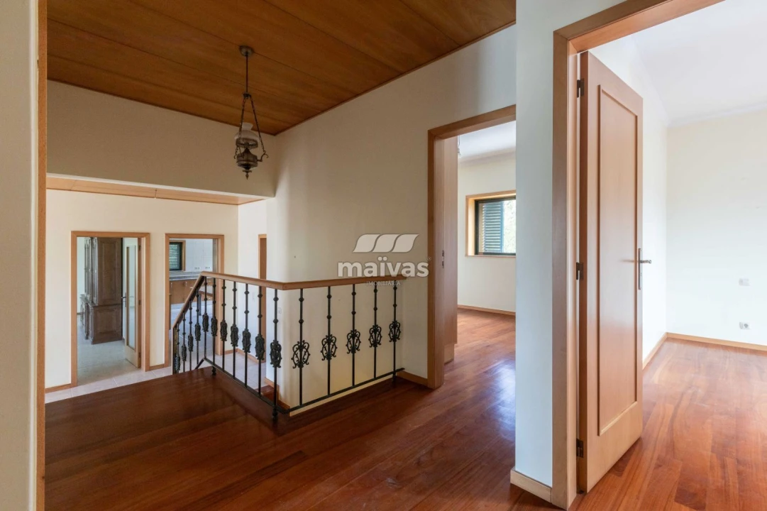 Moradia T4 para Venda em Lago Foto 9