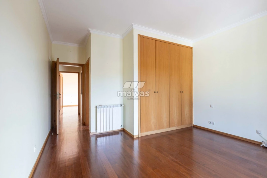 Moradia T4 para Venda em Lago Foto 17