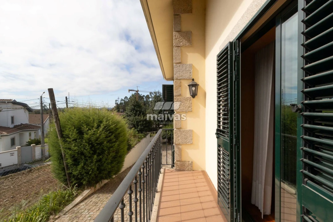 Moradia T4 para Venda em Lago Foto 18