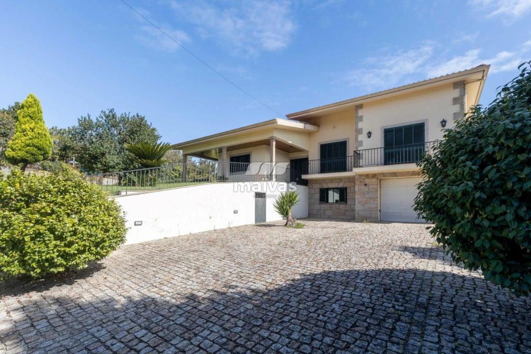 Moradia T4 para Venda em Lago Foto 29