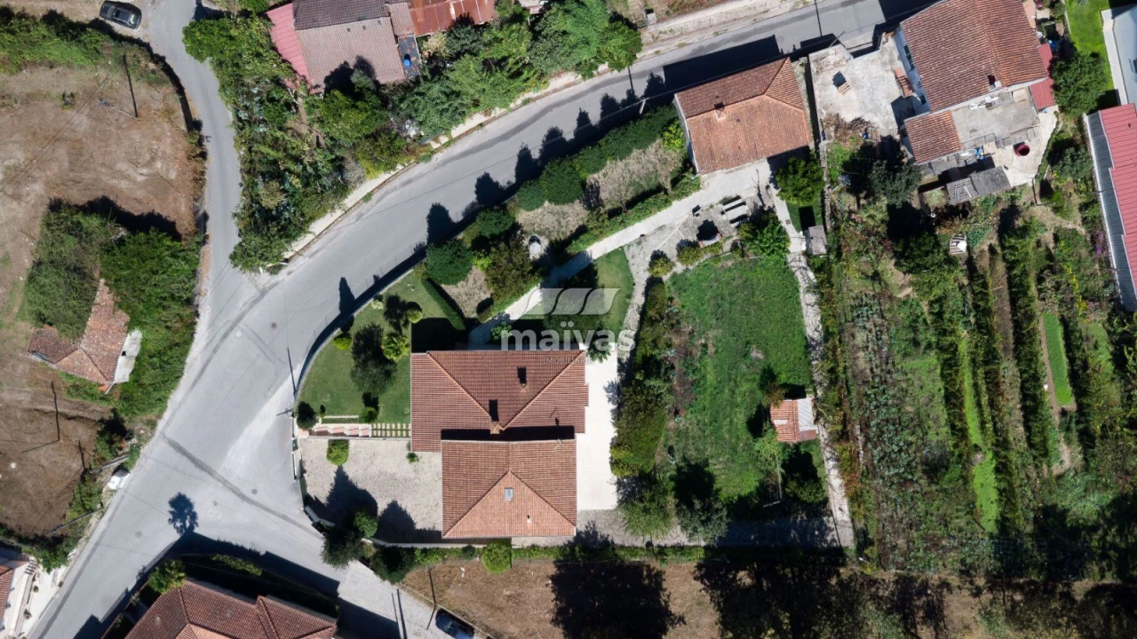 Moradia T4 para Venda em Lago Foto 32