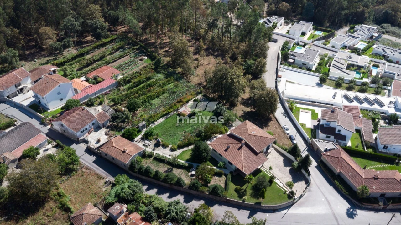 Moradia T4 para Venda em Lago Foto 34