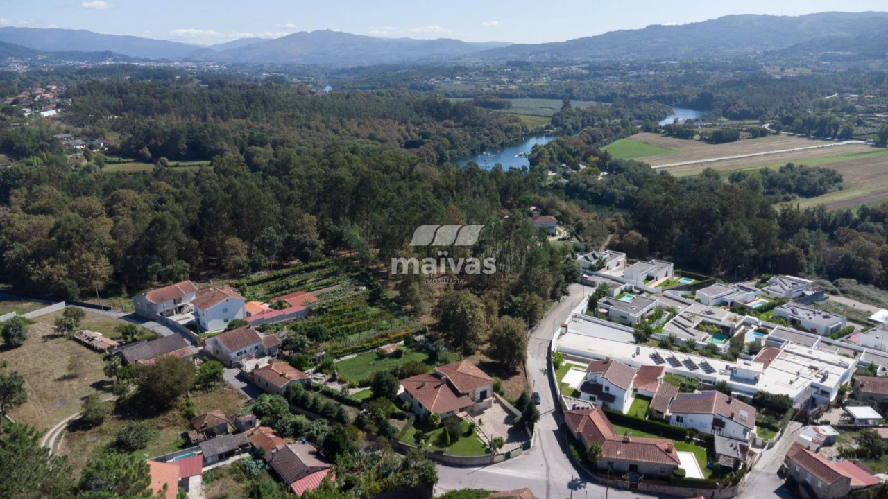 Moradia T4 para Venda em Lago Foto 35