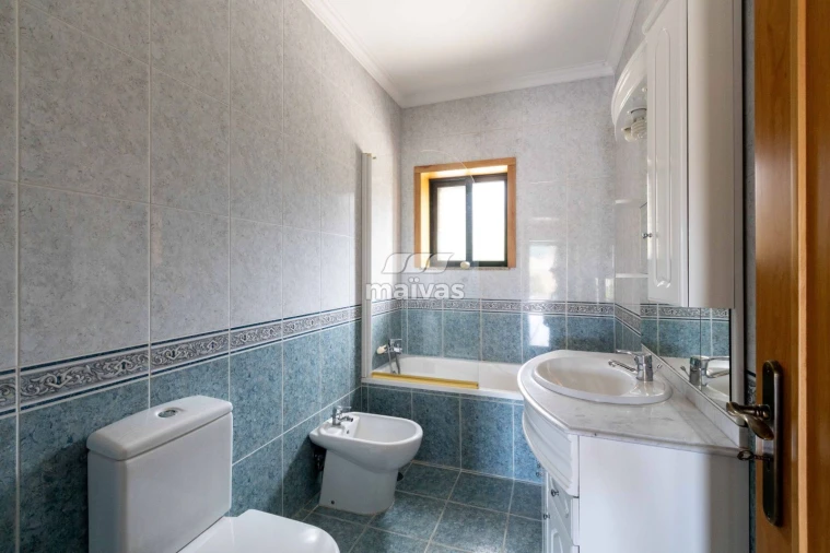 Moradia T4 para Venda em Lago Foto 12