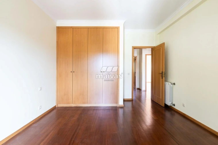 Moradia T4 para Venda em Lago Foto 16