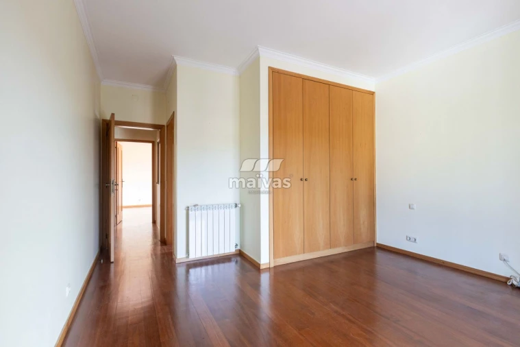 Moradia T4 para Venda em Lago Foto 17