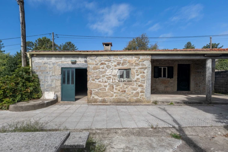 Moradia T4 para Venda em Lago Foto 22