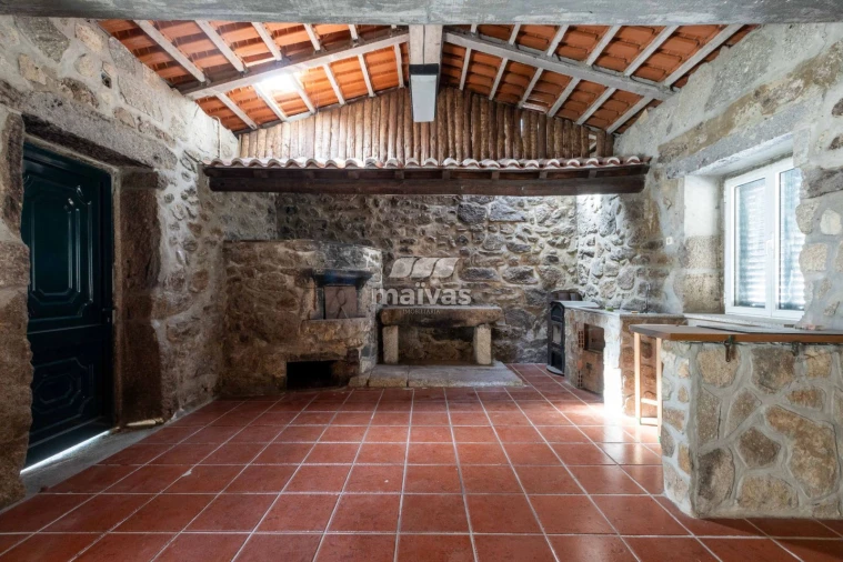 Moradia T4 para Venda em Lago Foto 26