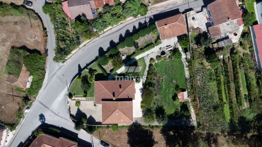 Moradia T4 para Venda em Lago Foto 32