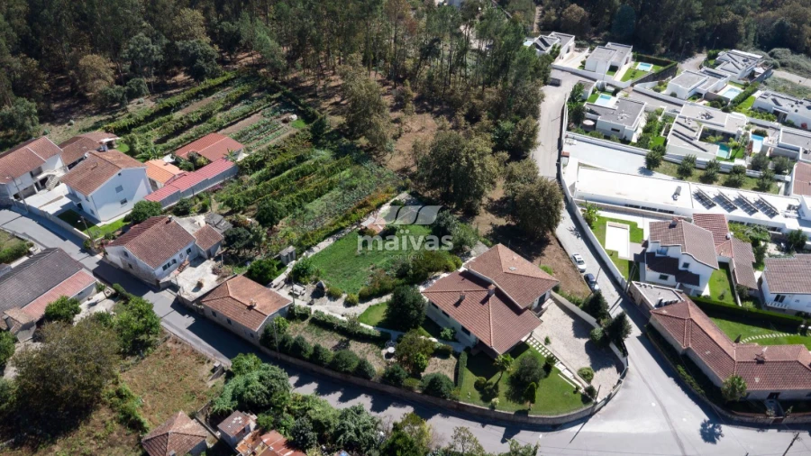 Moradia T4 para Venda em Lago Foto 34