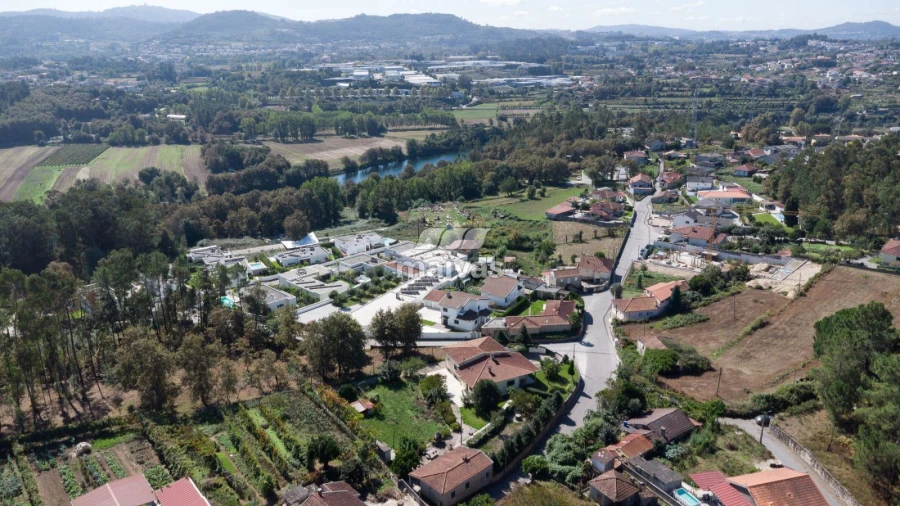 Moradia T4 para Venda em Lago Foto 36