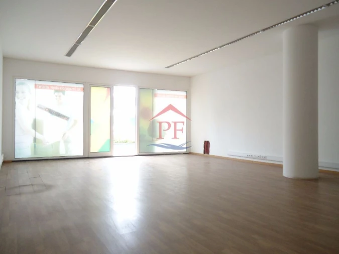 Loja para Venda em Funchal (Santa Luzia) Foto 1