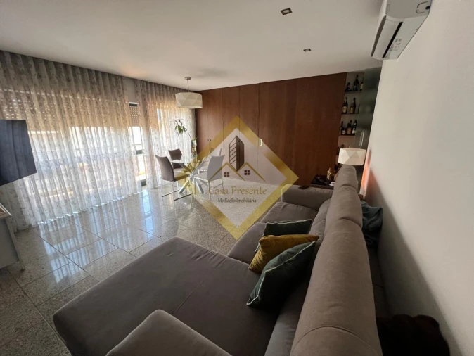 Apartamento T2 para Venda em Mafamude e Vilar do Paraíso Foto 2