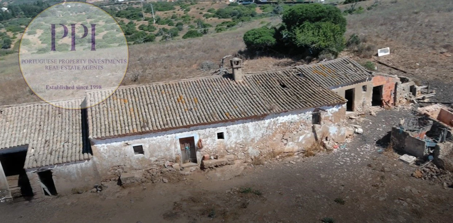 Quinta T0 para Venda em Luz Foto 3