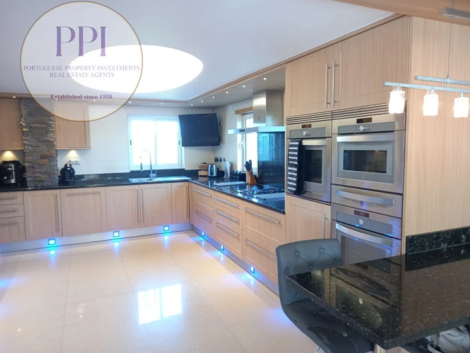 Moradia T4 para Venda em Budens Foto 10