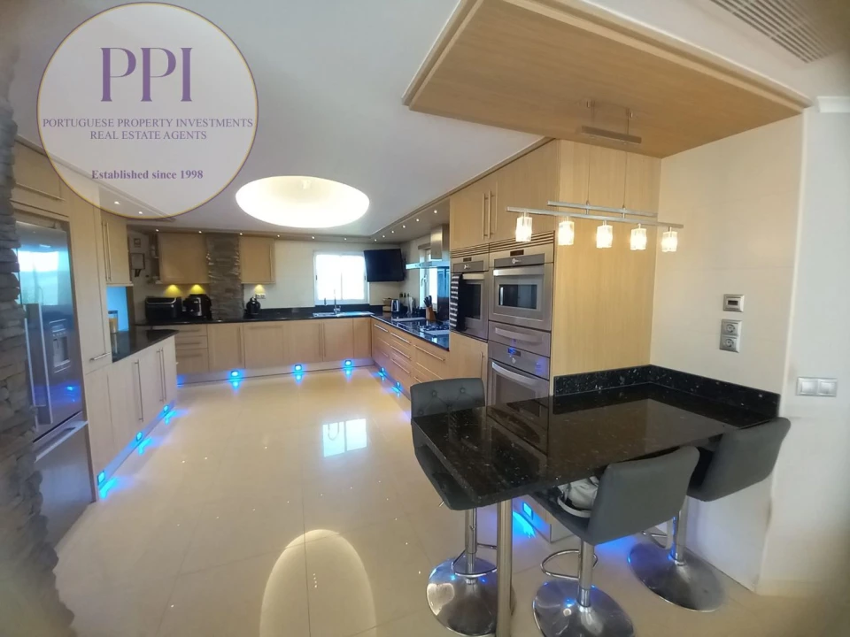 Moradia T4 para Venda em Budens Foto 11