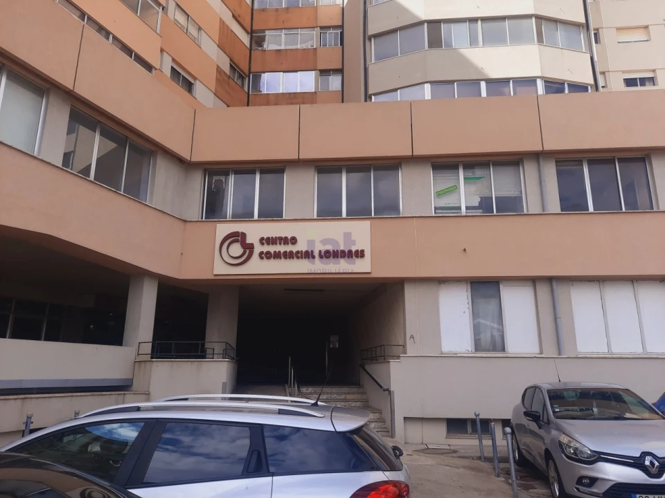 Loja para Arrendamento em São Mamede de Infesta e Senhora da Hora Foto 2