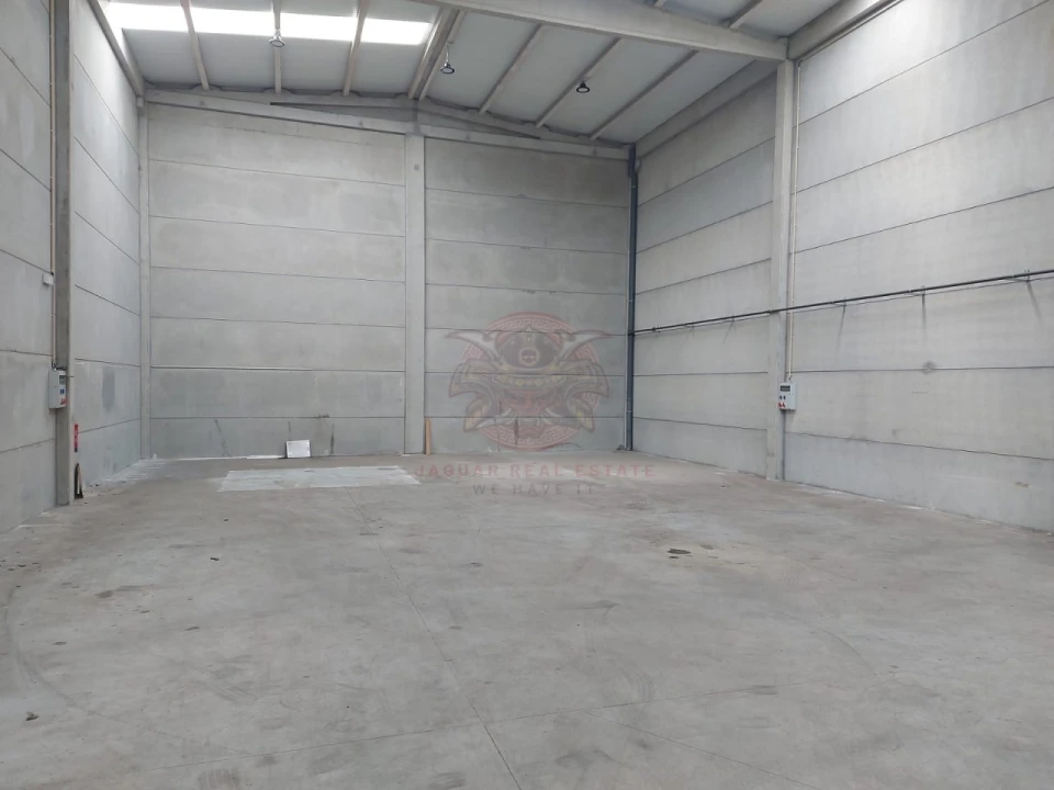 Armazém para Arrendamento em Santa Maria e São Miguel, São Martinho, São Pedro Penaferrim Foto 2