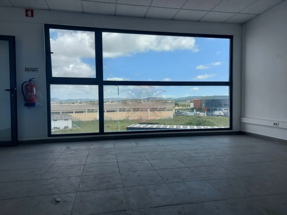 Armazém para Arrendamento em Santa Maria e São Miguel, São Martinho, São Pedro Penaferrim Foto 7