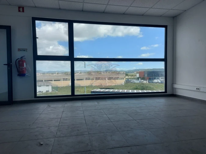 Armazém para Arrendamento em Santa Maria e São Miguel, São Martinho, São Pedro Penaferrim Foto 7