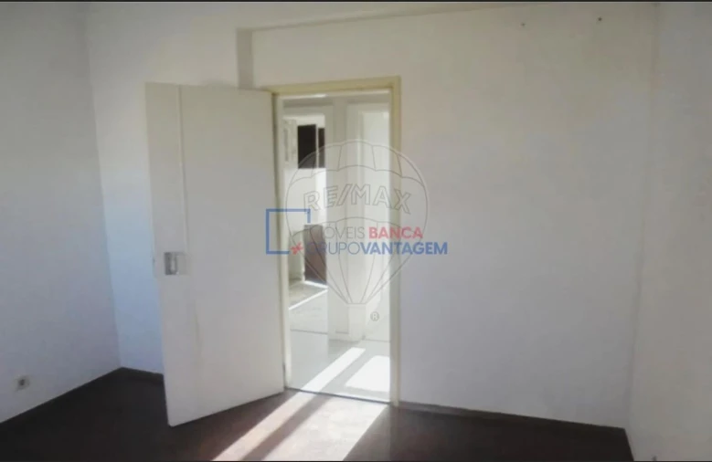 Apartamento T2 para Venda em Almeirim Foto 13