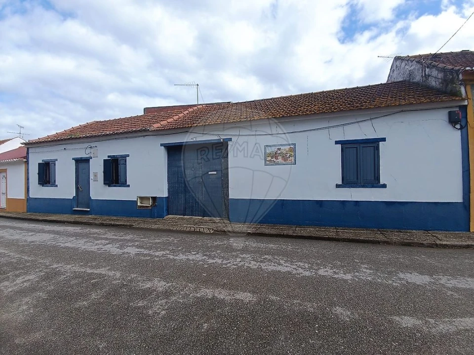 Moradia T3 para Venda em Benfica do Ribatejo Foto 1
