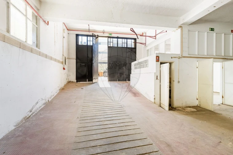 Armazém para Arrendamento em Sacavém e Prior Velho Foto 7