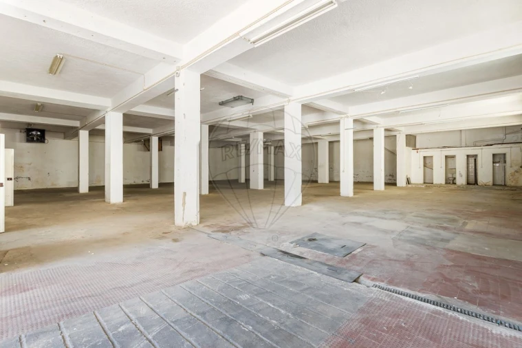 Armazém para Arrendamento em Sacavém e Prior Velho Foto 5