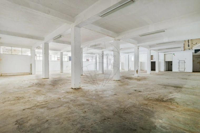 Armazém para Arrendamento em Sacavém e Prior Velho Foto 13