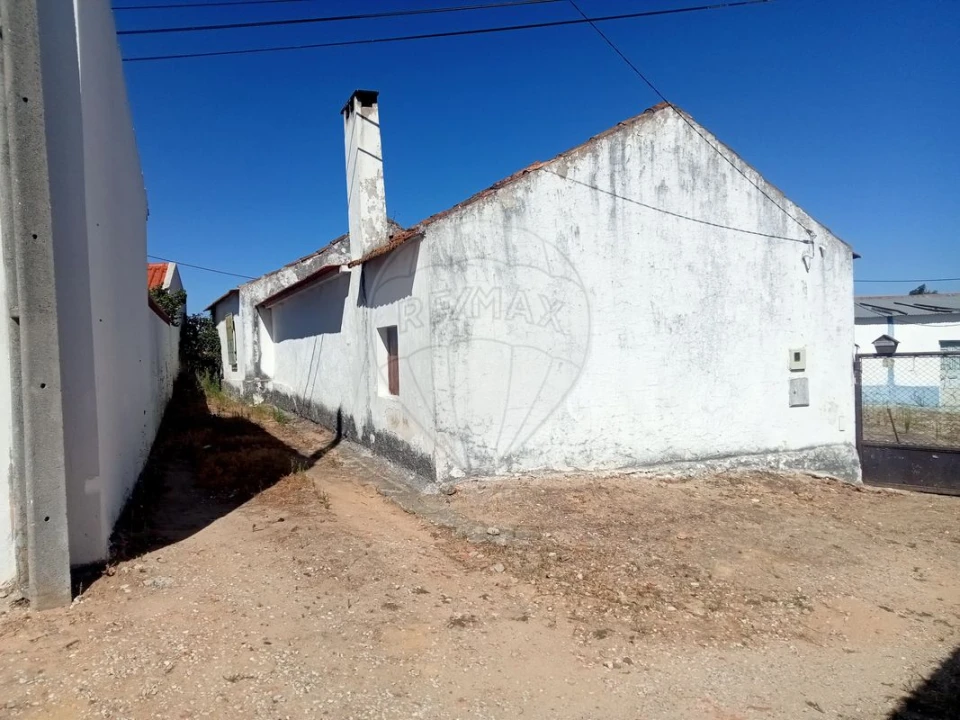 Moradia T2 para Venda em Aveiras de Cima Foto 2