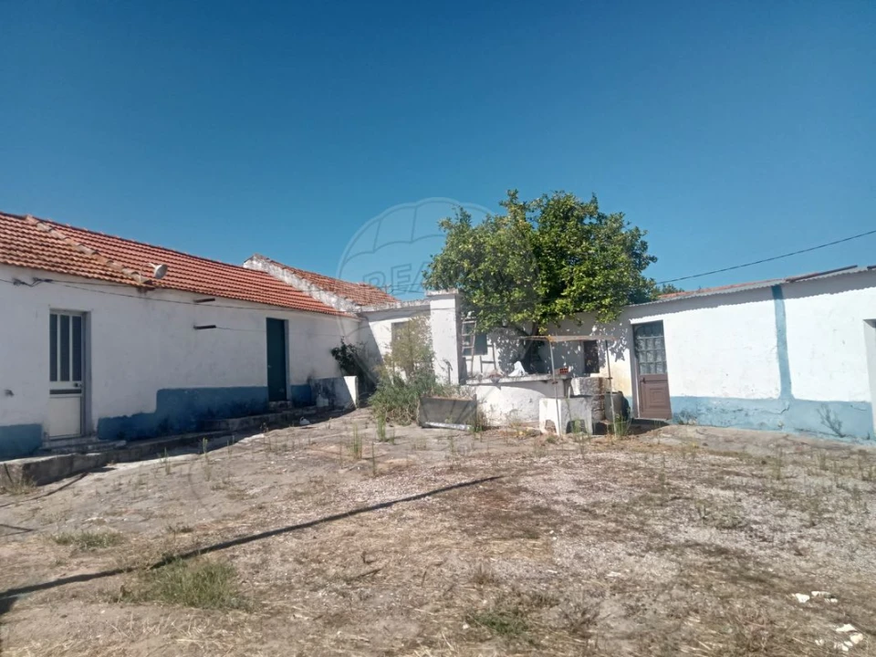 Moradia T2 para Venda em Aveiras de Cima Foto 5