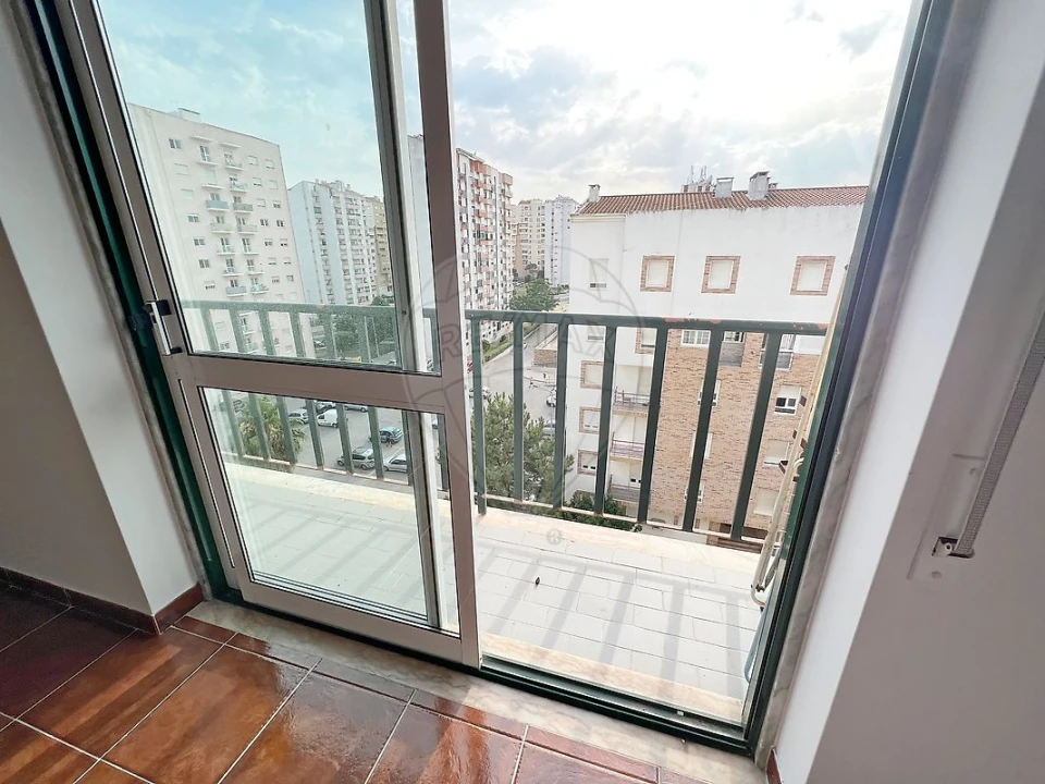 Apartamento T3 para Venda em Carregado e Cadafais Foto 27