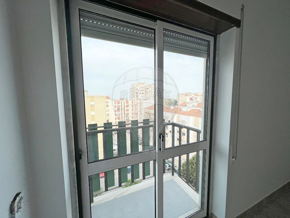 Apartamento T3 para Venda em Carregado e Cadafais Foto 13