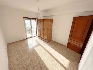 Apartamento T3 para Venda em Carregado e Cadafais