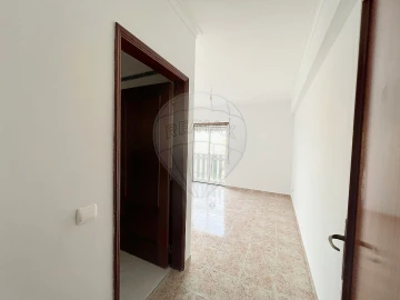 Apartamento T3 para Venda em Carregado e Cadafais