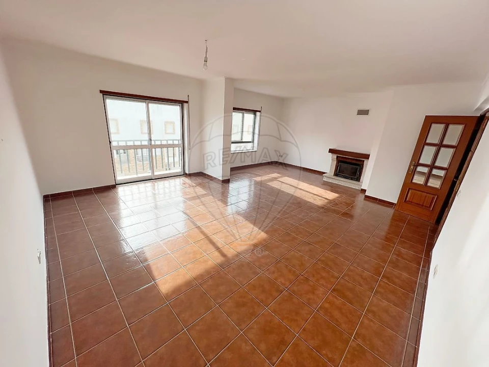 Apartamento T3 para Venda em Carregado e Cadafais Foto 28