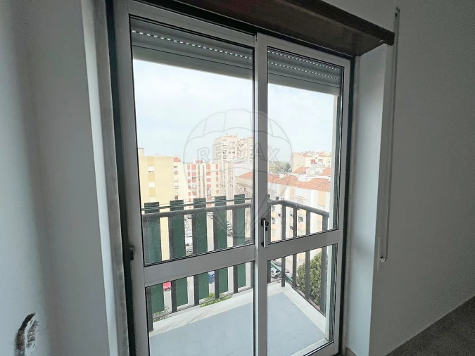 Apartamento T3 para Venda em Carregado e Cadafais Foto 13