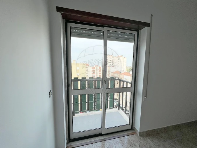 Apartamento T3 para Venda em Carregado e Cadafais Foto 31