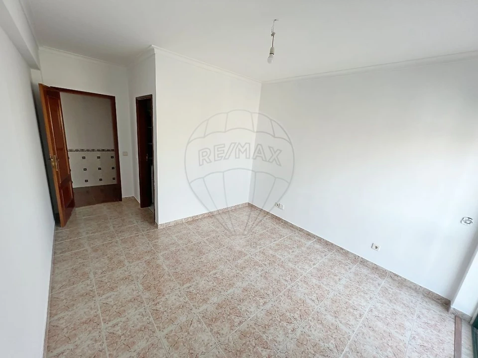Apartamento T3 para Venda em Carregado e Cadafais Foto 11