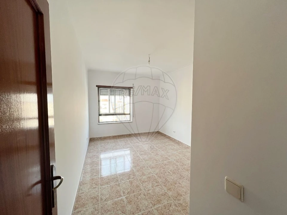 Apartamento T3 para Venda em Carregado e Cadafais Foto 12