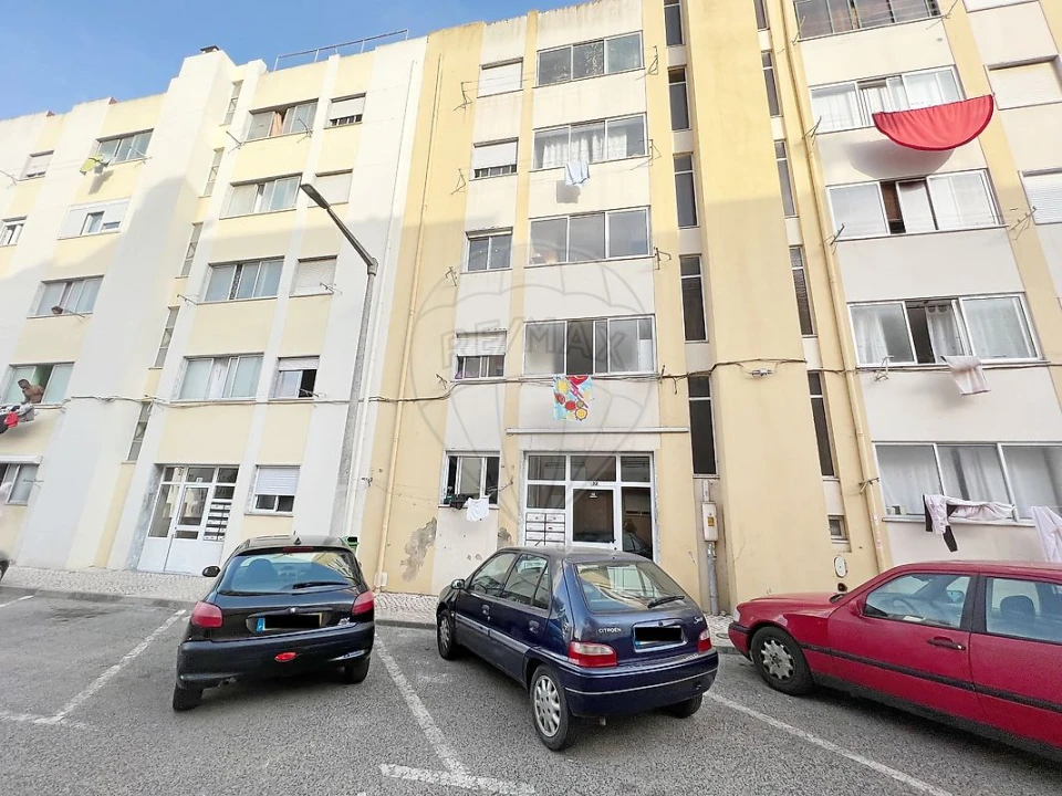 Apartamento T2 para Venda em Carregado e Cadafais Foto 2