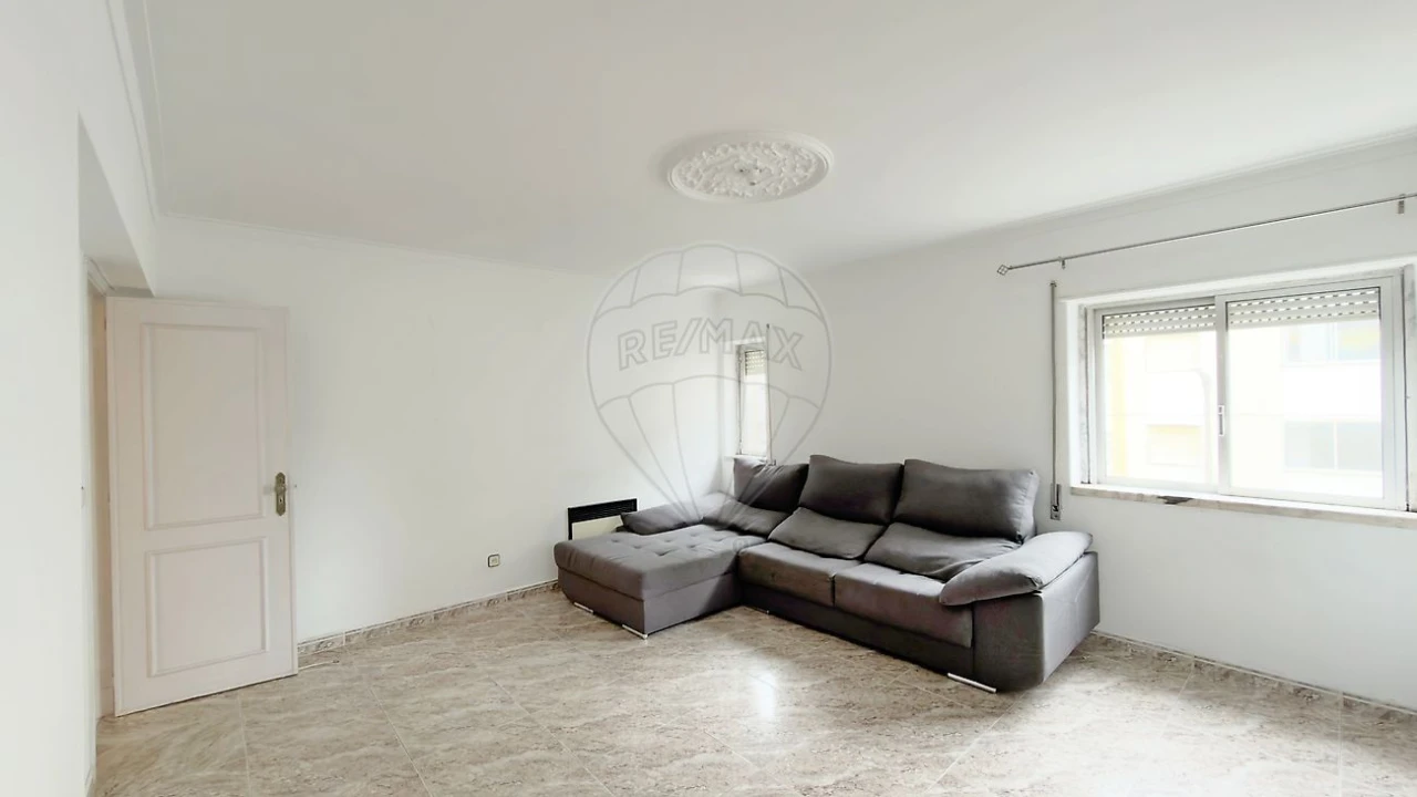 Apartamento T2 para Venda em Carregado e Cadafais Foto 17