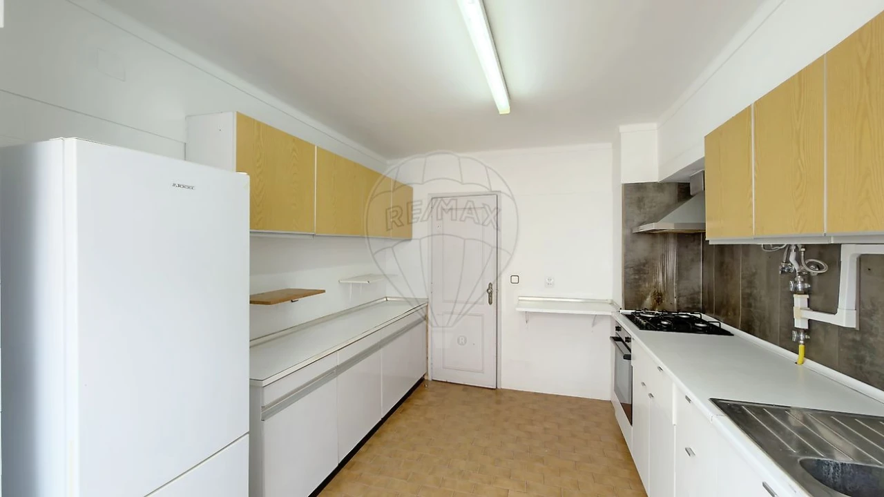 Apartamento T2 para Venda em Carregado e Cadafais Foto 9