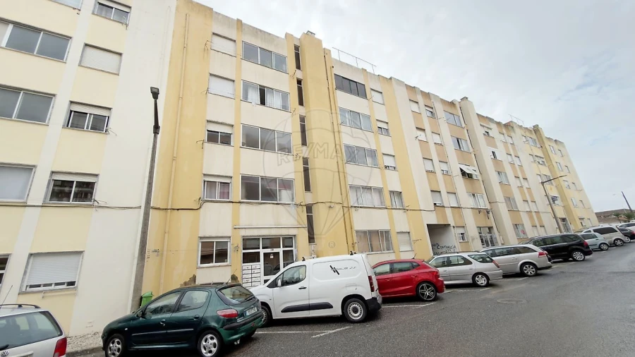 Apartamento T2 para Venda em Carregado e Cadafais Foto 34