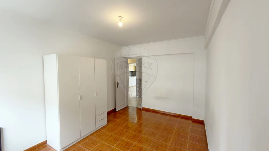 Apartamento T2 para Venda em Carregado e Cadafais Foto 23