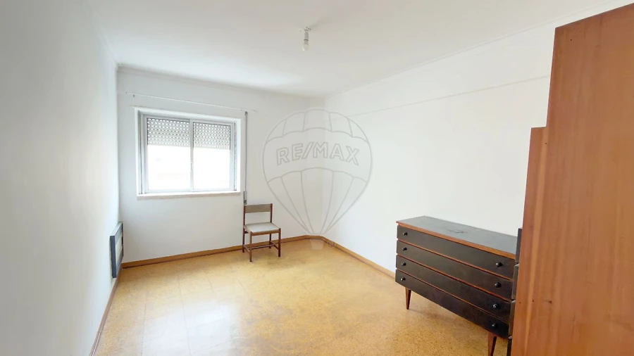 Apartamento T2 para Venda em Carregado e Cadafais Foto 28