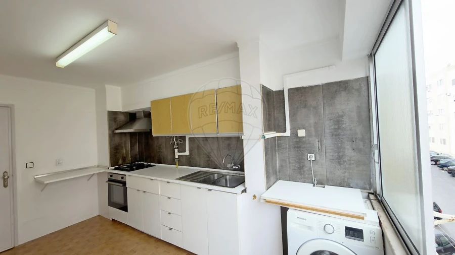 Apartamento T2 para Venda em Carregado e Cadafais Foto 10