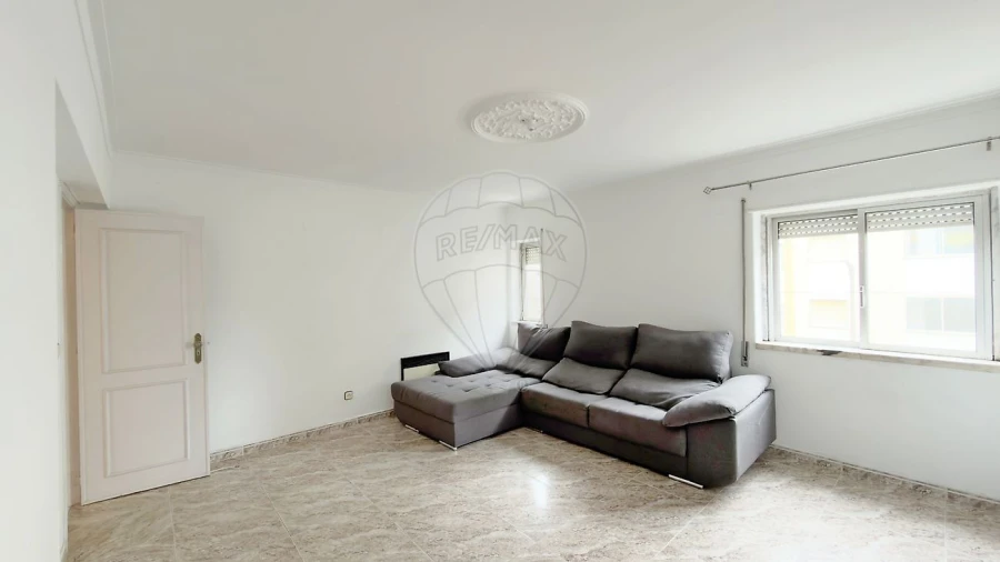 Apartamento T2 para Venda em Carregado e Cadafais Foto 17